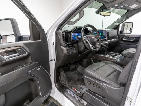 Used 2024 Chevrolet Silverado 2500 LTZ w/ LTZ Convenience Package image 12