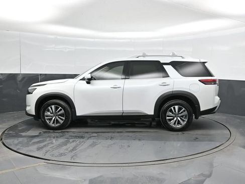 Used 2025 Nissan Pathfinder SL FWD image 10