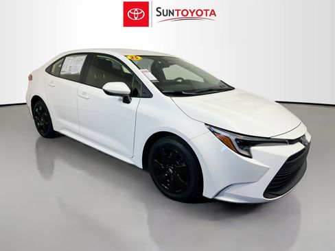 Used 2025 Toyota Corolla LE w/ Convenience Package image 1