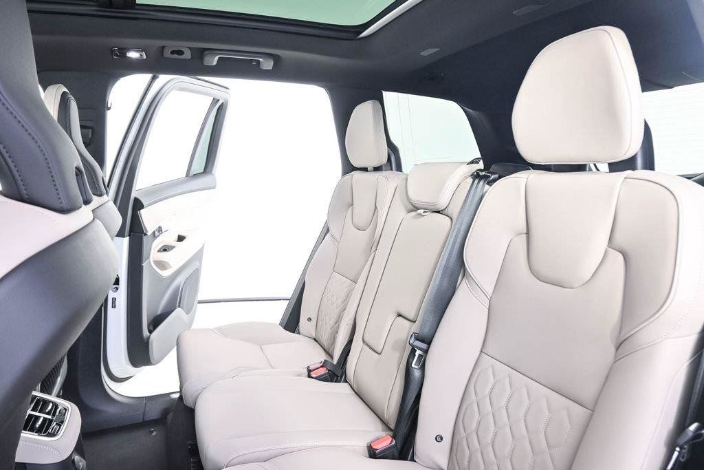 New 2026 Volvo XC90 T8 Core w/ Protection Package AWD/4WD image 19