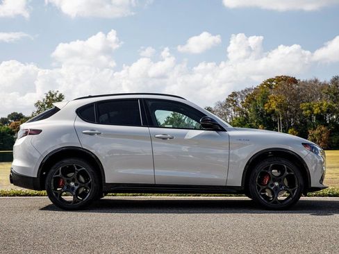 New 2025 Alfa Romeo Stelvio Sprint image 2