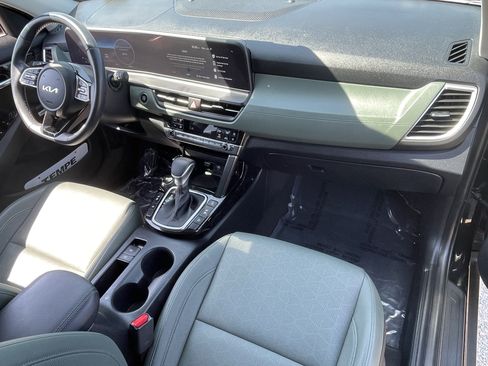 Certified 2024 Kia Seltos SX w/ SX Sunroof Package AWD/4WD image 11