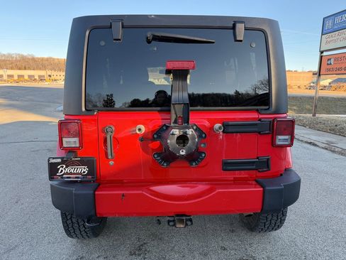Used 2018 Jeep Wrangler Unlimited Sahara w/ Connectivity Group image 7