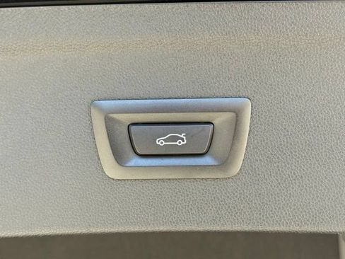 Used 2026 BMW iX xDrive60 AWD/4WD image 18