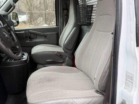 Used 2017 GMC Savana 2500 RWD image 13