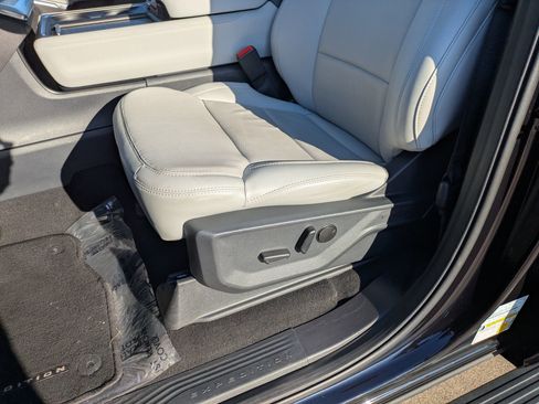 Used 2025 Ford Expedition Max Platinum w/ Driver's Package AWD/4WD image 13