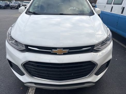 Used 2022 Chevrolet Trax LT w/ LT Convenience Package image 4