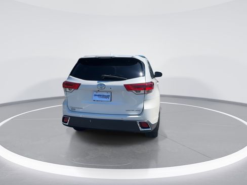 Used 2017 Toyota Highlander Limited image 8