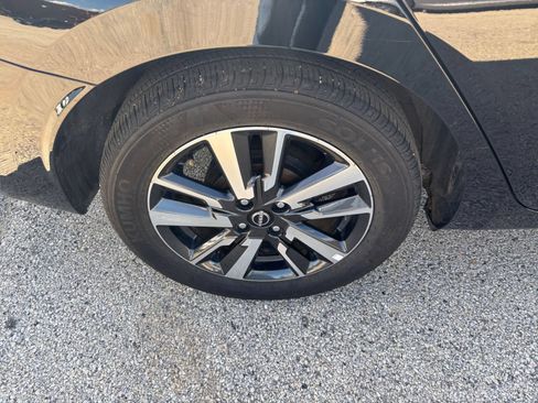 Used 2025 Nissan Versa SV FWD image 28