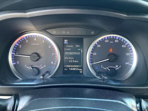 Used 2019 Toyota Highlander LE FWD image 25