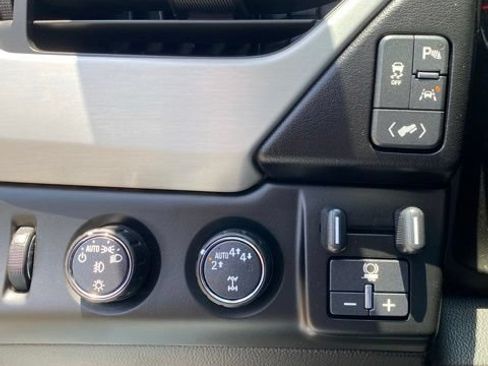 Used 2017 GMC Yukon SLE w/ SLE Value Package AWD/4WD image 19