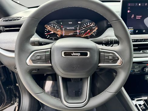 Used 2023 Jeep Compass Latitude AWD/4WD image 11