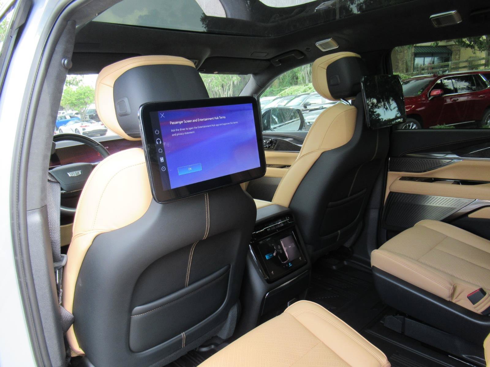 New 2026 Cadillac Escalade IQ Sport 2 w/ LPO, ONYX Package AWD/4WD image 16