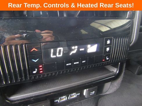 Used 2025 Jeep Wagoneer L Series II w/ 8-pass Seating Package AWD/4WD image 20