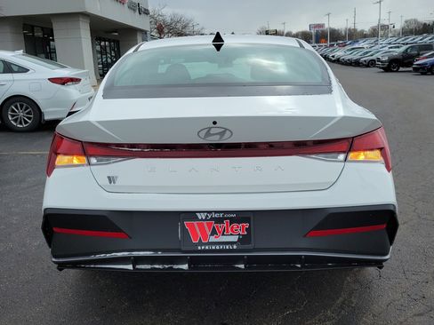 New 2026 Hyundai Elantra SE image 4