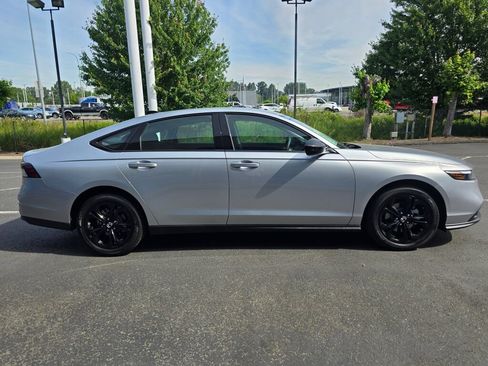 Certified 2025 Honda Accord SE image 6