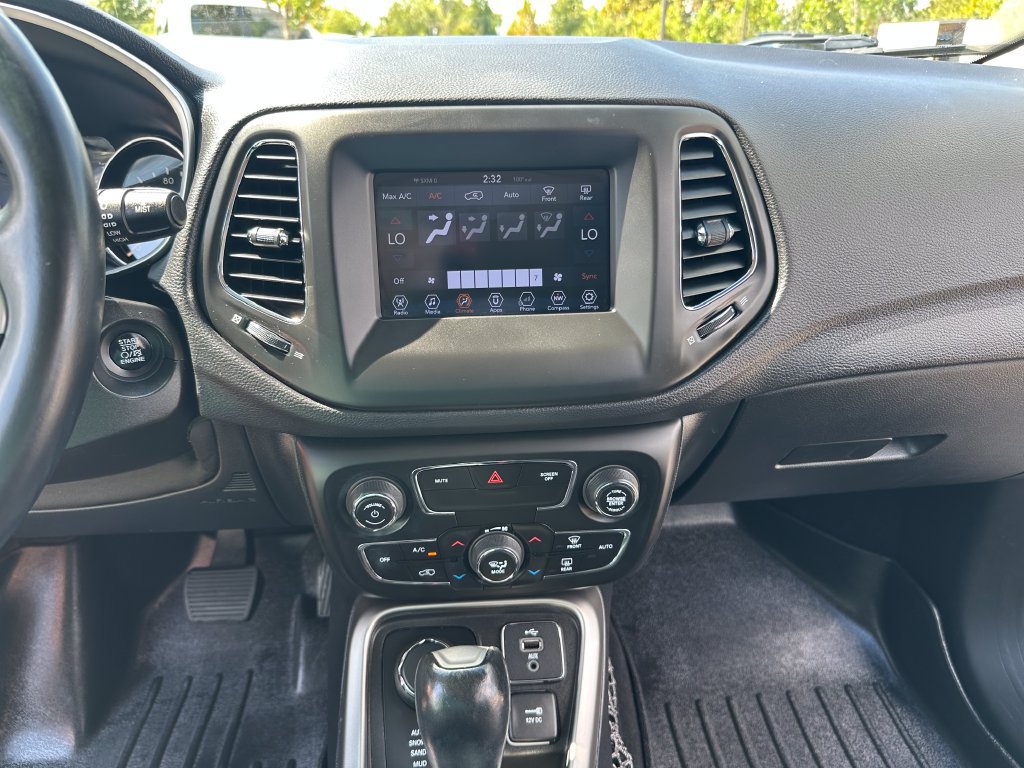 Used 2018 Jeep Compass Latitude w/ Popular Equipment Group AWD/4WD image 28