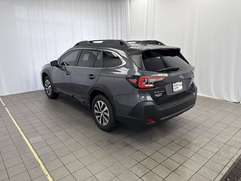 Used 2025 Subaru Outback Premium image 6