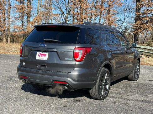 Used 2018 Ford Explorer XLT w/ Equipment Group 202A image 10