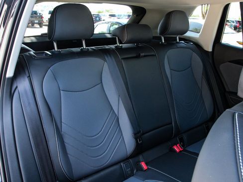 Certified 2025 Volkswagen Tiguan SE FWD image 32