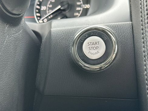 Used 2022 Nissan Armada SL w/ Captain's Chairs Package image 27