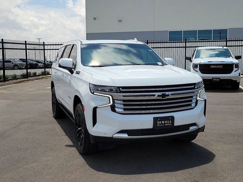 Used 2021 Chevrolet Tahoe High Country w/ Premium Package AWD/4WD image 7