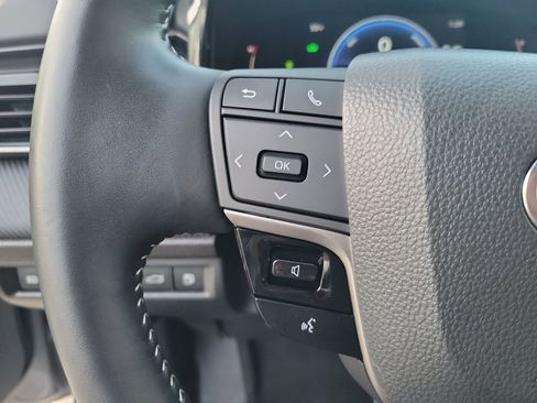 Used 2025 Toyota Camry SE image 24