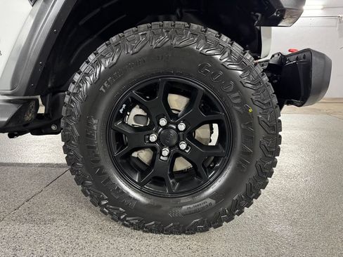 Used 2021 Jeep Wrangler Unlimited Sport AWD/4WD image 3