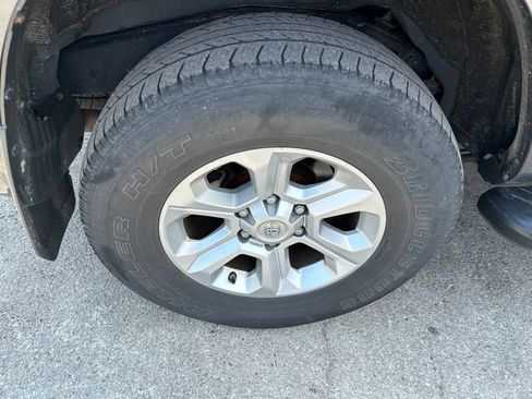 Used 2018 Toyota 4Runner SR5 Premium AWD/4WD image 15