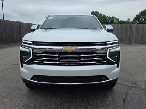 Used 2025 Chevrolet Suburban Premier RWD image 8
