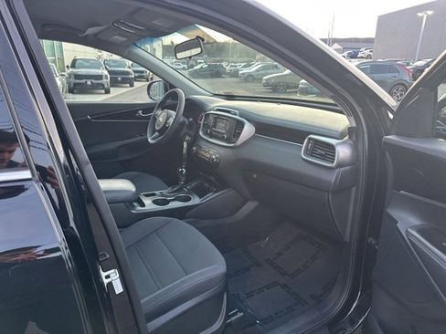 Used 2017 Kia Sorento LX image 17