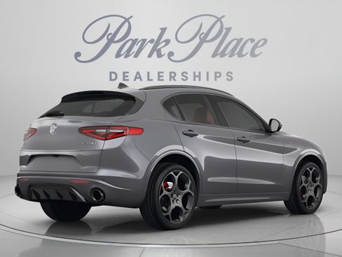 Used 2023 Alfa Romeo Stelvio Sprint RWD image 3