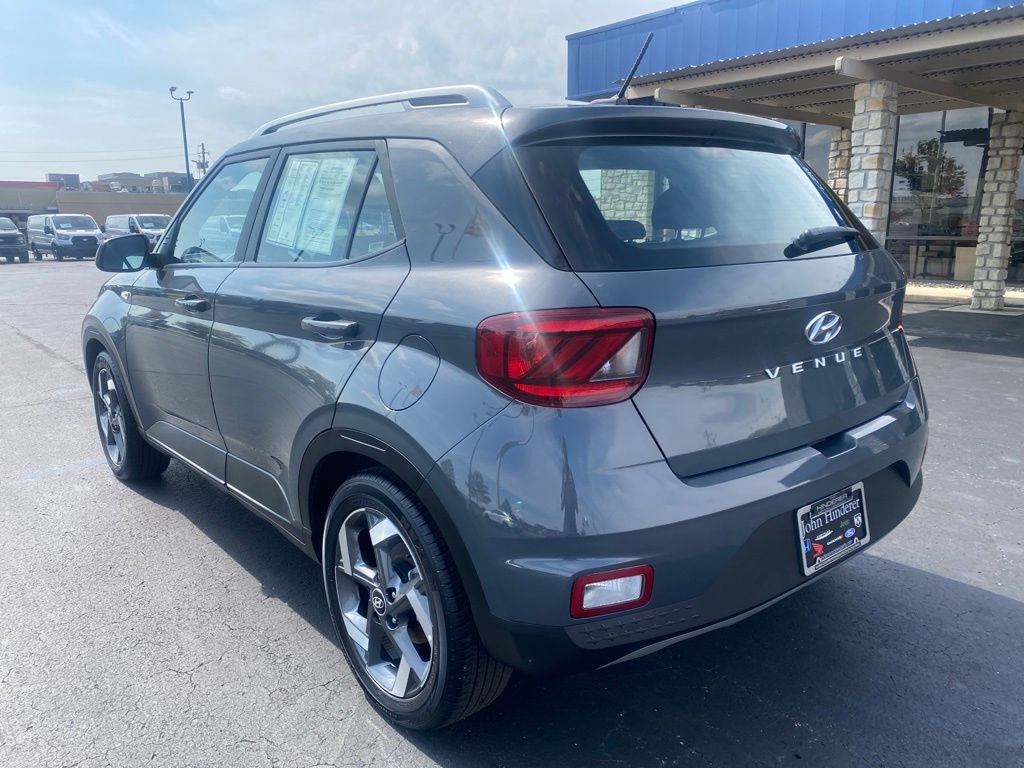 Used 2025 Hyundai Venue SEL FWD image 5