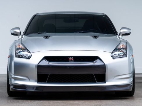Used 2009 Nissan GT-R Premium AWD/4WD image 2