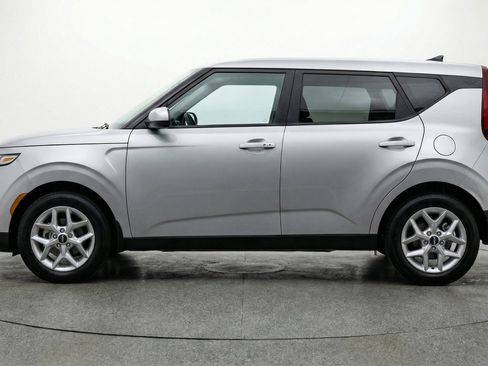 Used 2025 Kia Soul LX w/ LX Technology Package FWD image 5