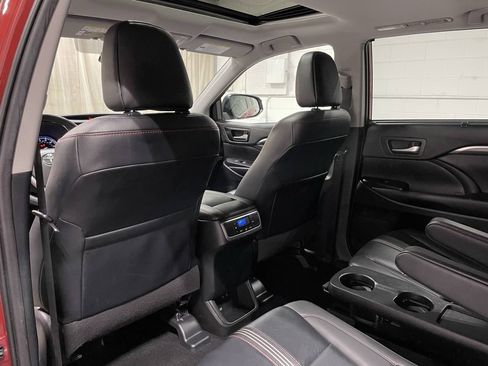 Used 2019 Toyota Highlander SE AWD/4WD image 16