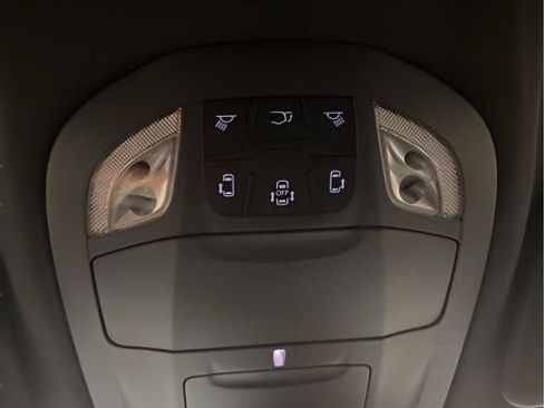 Used 2025 Chrysler Pacifica Select AWD/4WD image 15