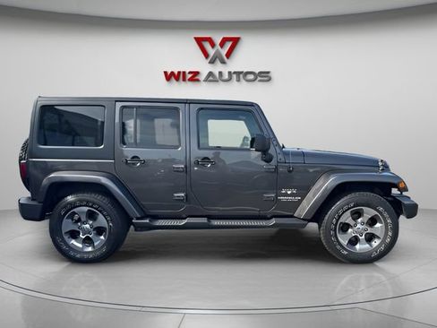 Used 2017 Jeep Wrangler Unlimited Sahara w/ Dual Top Group AWD/4WD image 6