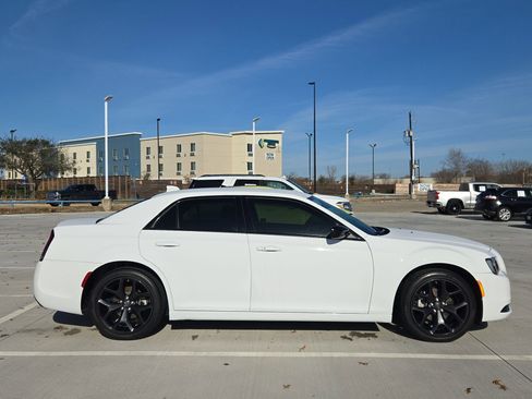 Used 2023 Chrysler 300 Touring w/ Sport Appearance Package image 2