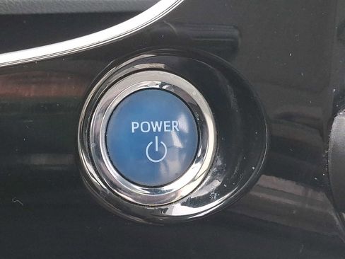 Used 2016 Toyota Prius Four image 17