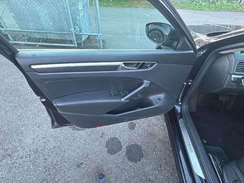 Used 2017 Volkswagen Passat 1.8T SE image 28