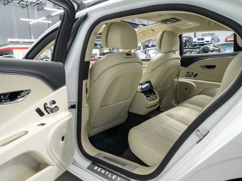 Used 2024 Bentley Flying Spur V8 AWD/4WD image 43