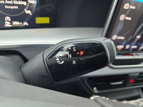 New 2026 Volkswagen Tiguan SE image 32