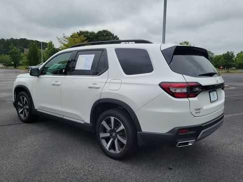 Certified 2025 Honda Pilot Touring image 6