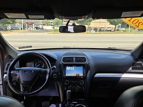 Used 2017 Ford Explorer XLT w/ Equipment Group 202A FWD image 17