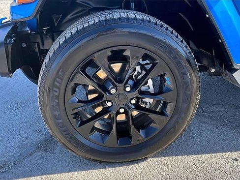 Used 2022 Jeep Wrangler Unlimited Sahara w/ Cold Weather Group image 30