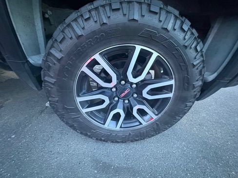 Used 2022 GMC Sierra 1500 AT4 w/ AT4 Premium Package AWD/4WD image 7