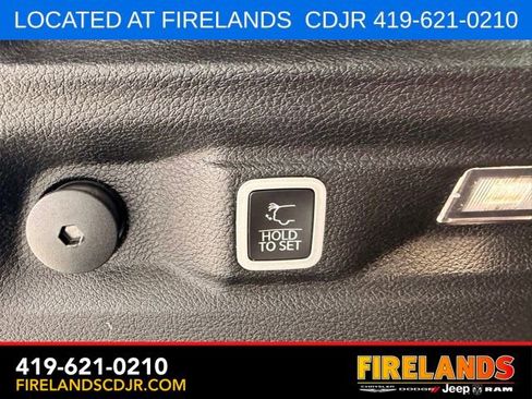 Used 2023 Jeep Grand Cherokee L Limited AWD/4WD image 9