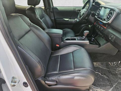 Used 2022 Toyota Tacoma TRD Off-Road w/ TRD Premium Off Road Package AWD/4WD image 20