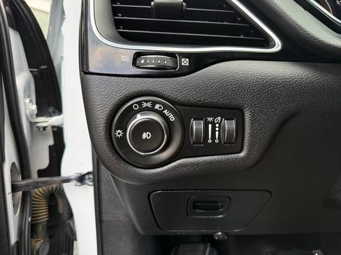 Used 2020 Jeep Cherokee Latitude Plus AWD/4WD image 23